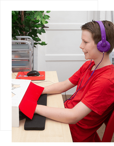 Parent testimonial highlighting dyslexia-friendly touch typing support