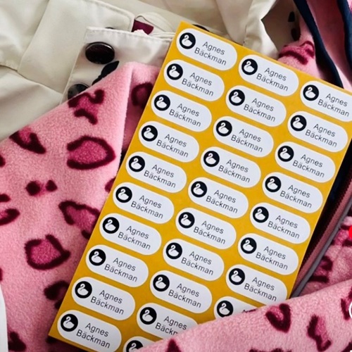 Bébé avec tétine personnalisée 3